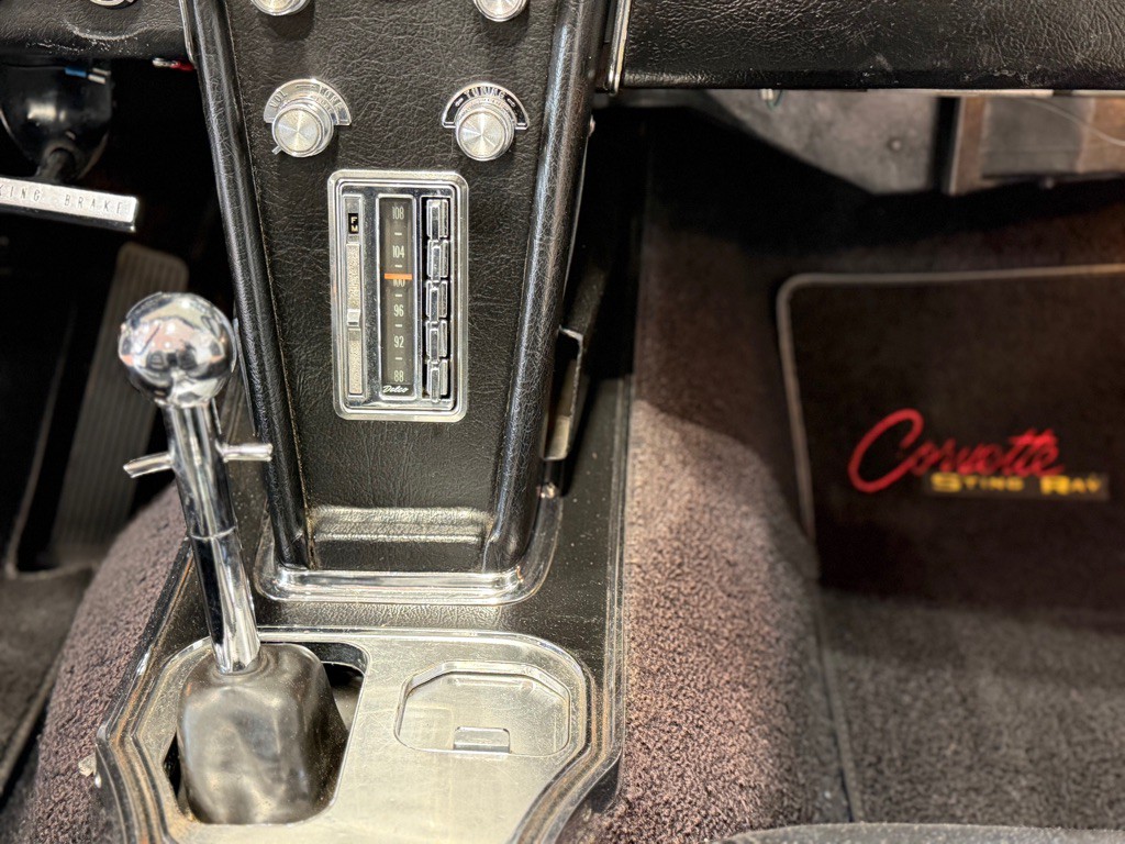 1965 Chevrolet Corvette Image 30