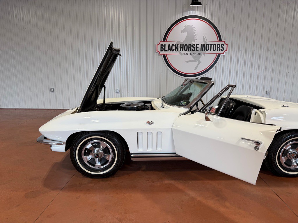 1965 Chevrolet Corvette Image 32