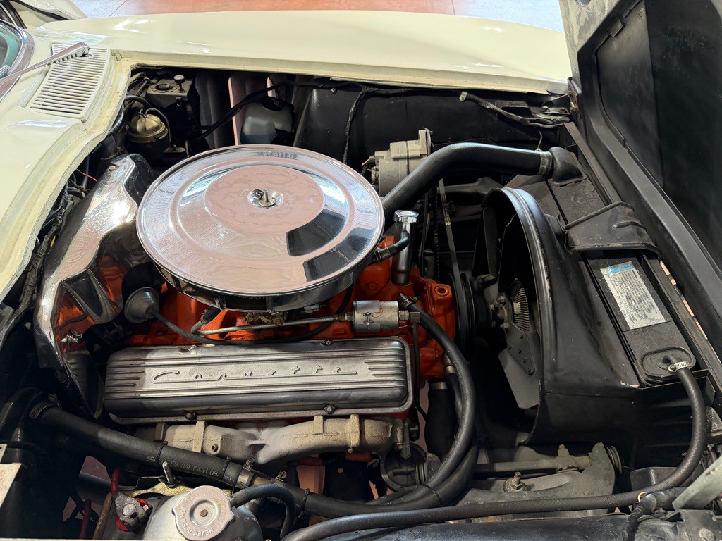 1965 Chevrolet Corvette Image 34
