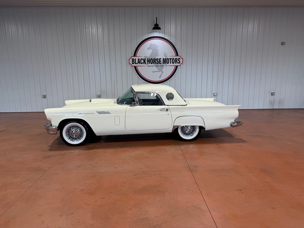 1957 Ford Thunderbird Image 2