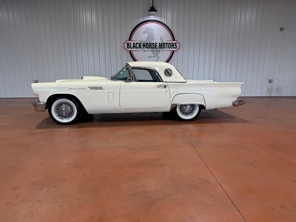 1957 Ford Thunderbird Image 3
