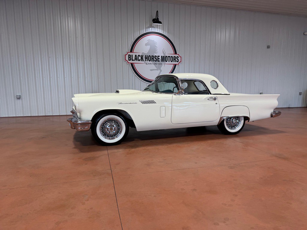 1957 Ford Thunderbird Image 4