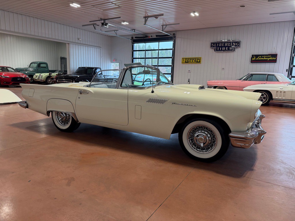 1957 Ford Thunderbird Image 8