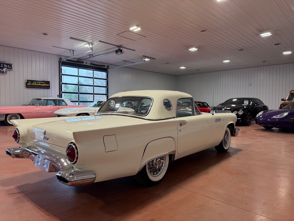 1957 Ford Thunderbird Image 9