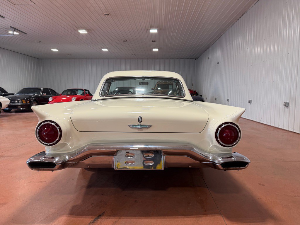 1957 Ford Thunderbird Image 10