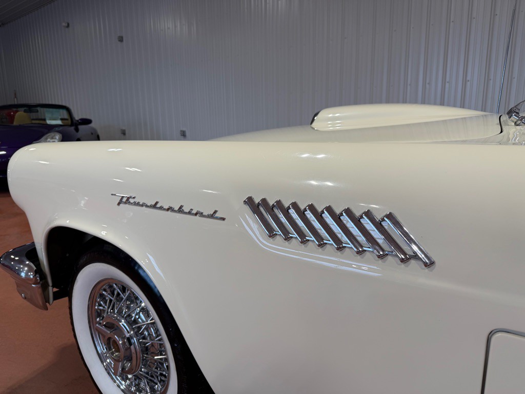 1957 Ford Thunderbird Image 15
