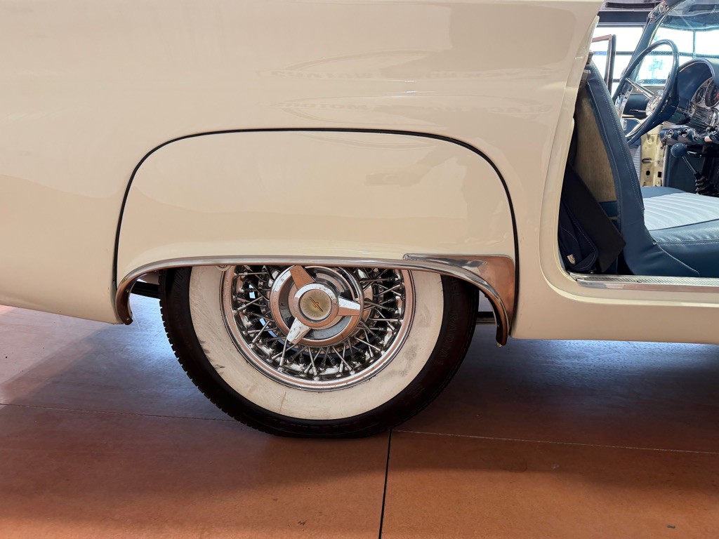 1957 Ford Thunderbird Image 21