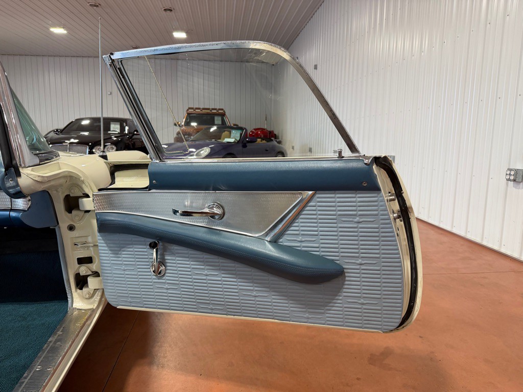 1957 Ford Thunderbird Image 25