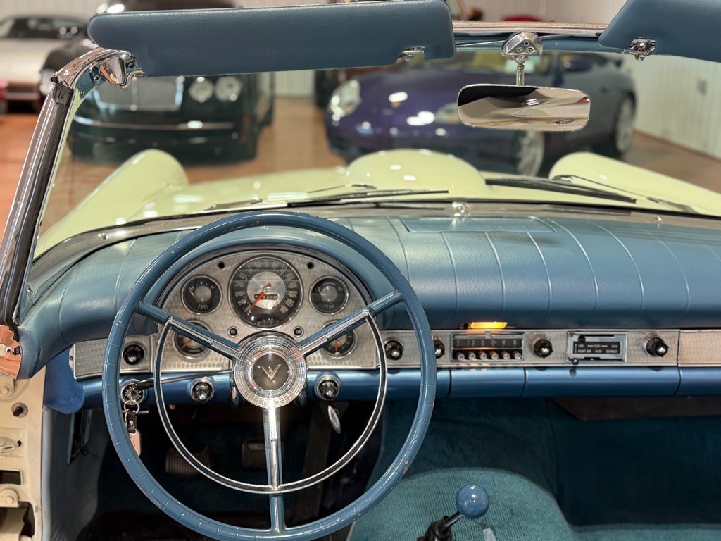 1957 Ford Thunderbird Image 27