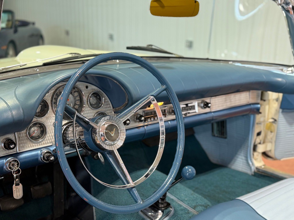 1957 Ford Thunderbird Image 28