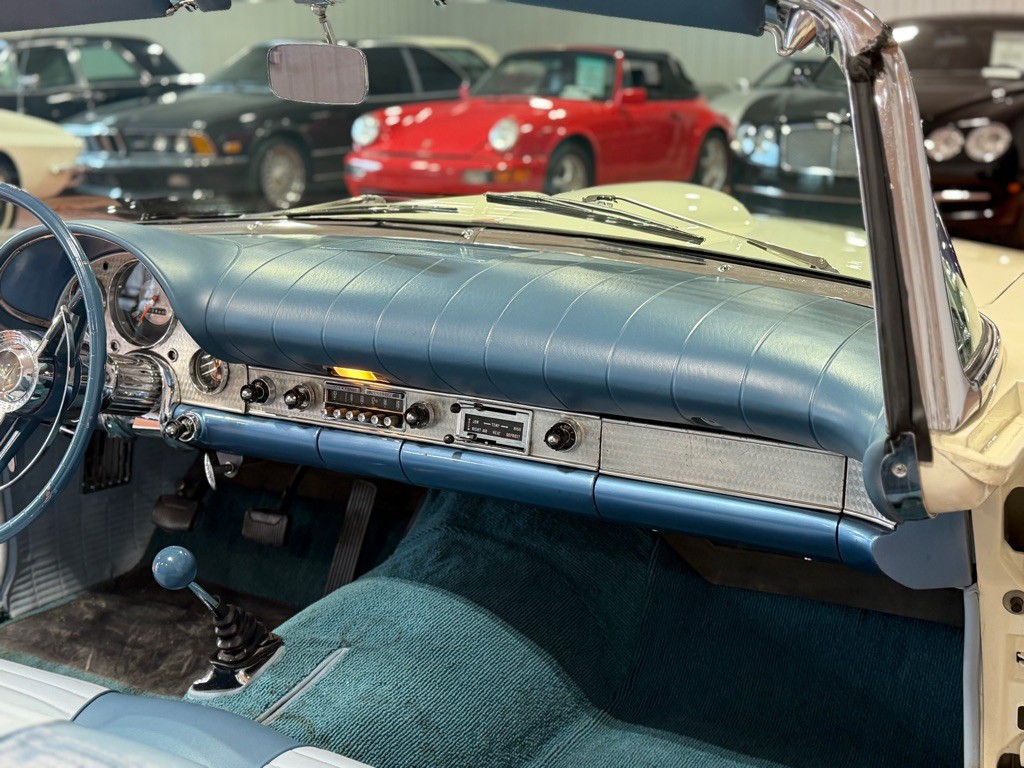 1957 Ford Thunderbird Image 29
