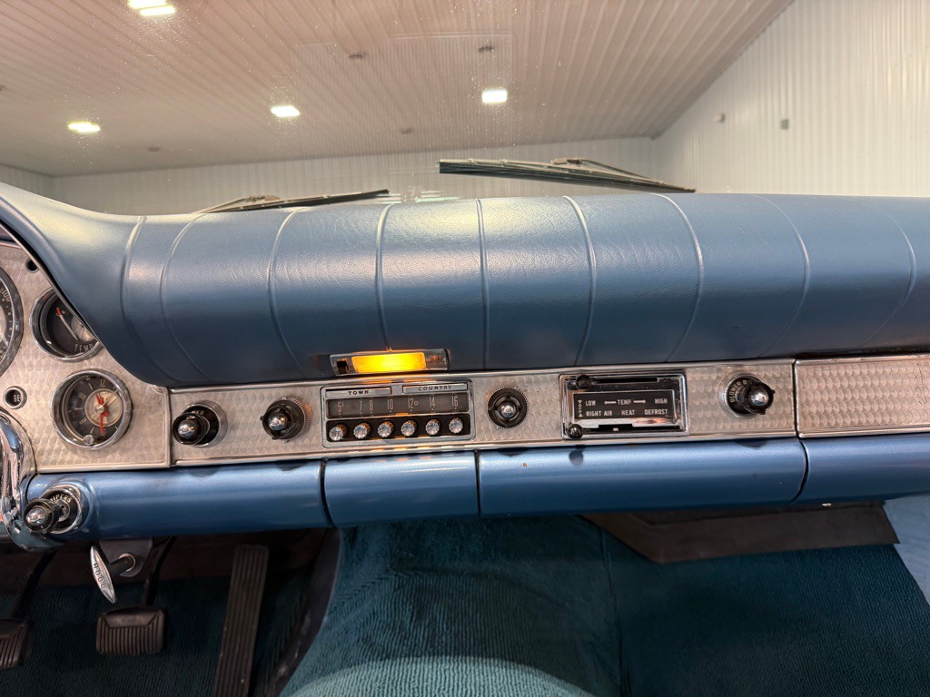 1957 Ford Thunderbird Image 30