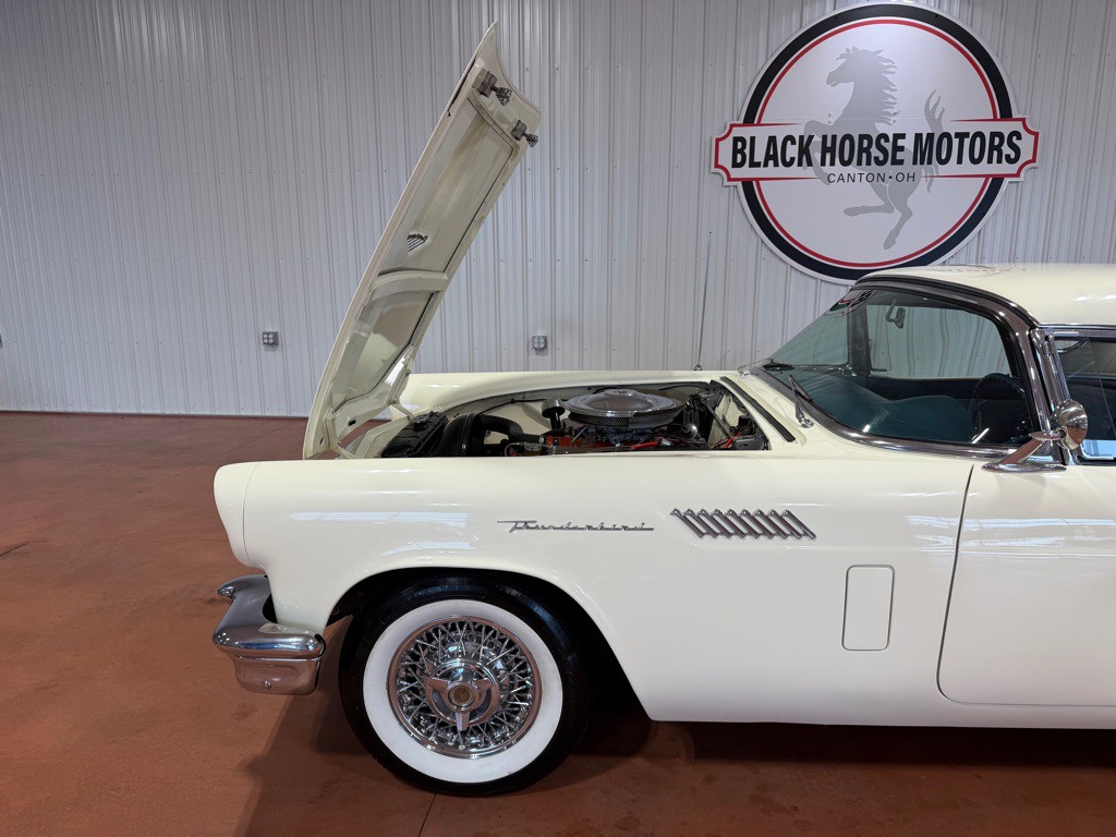 1957 Ford Thunderbird Image 32
