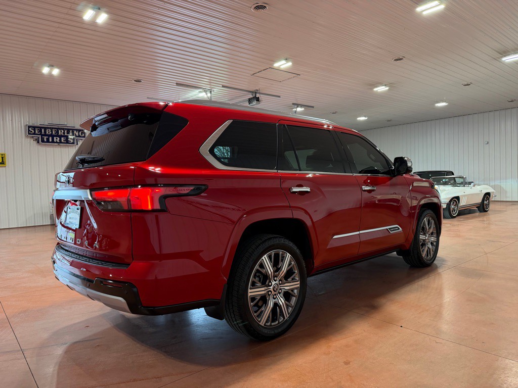 2023 Toyota Sequoia Image 7