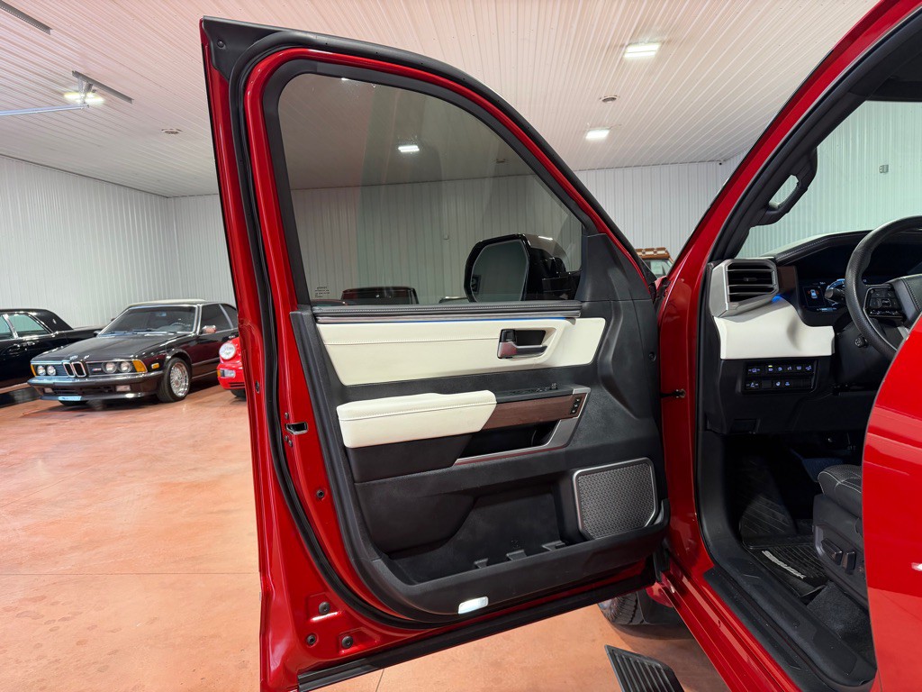 2023 Toyota Sequoia Image 15