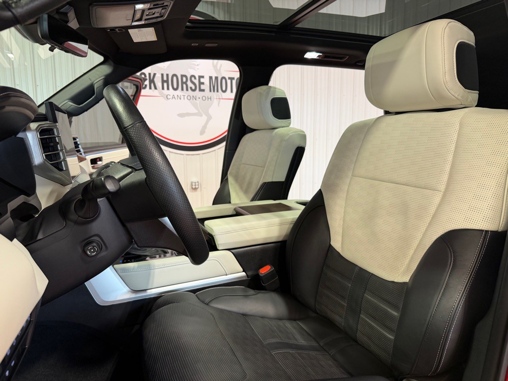 2023 Toyota Sequoia Image 17