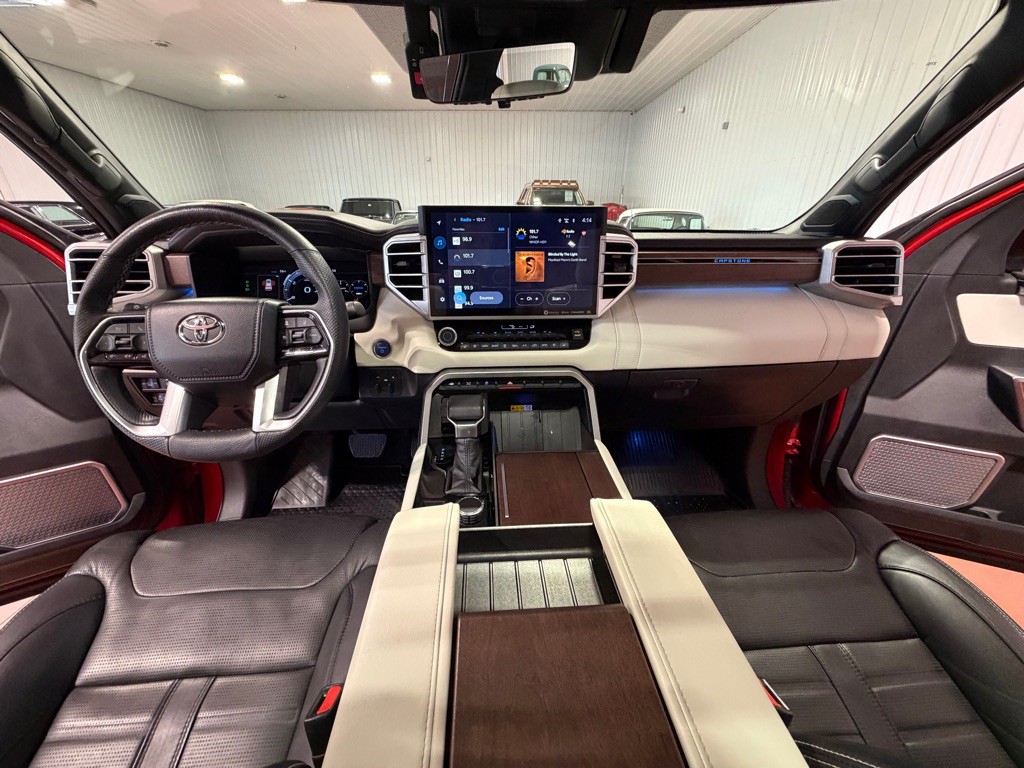 2023 Toyota Sequoia Image 30