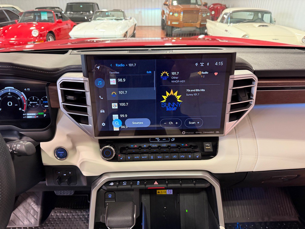 2023 Toyota Sequoia Image 32