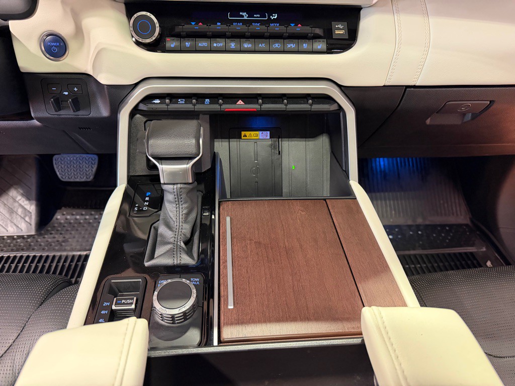 2023 Toyota Sequoia Image 33