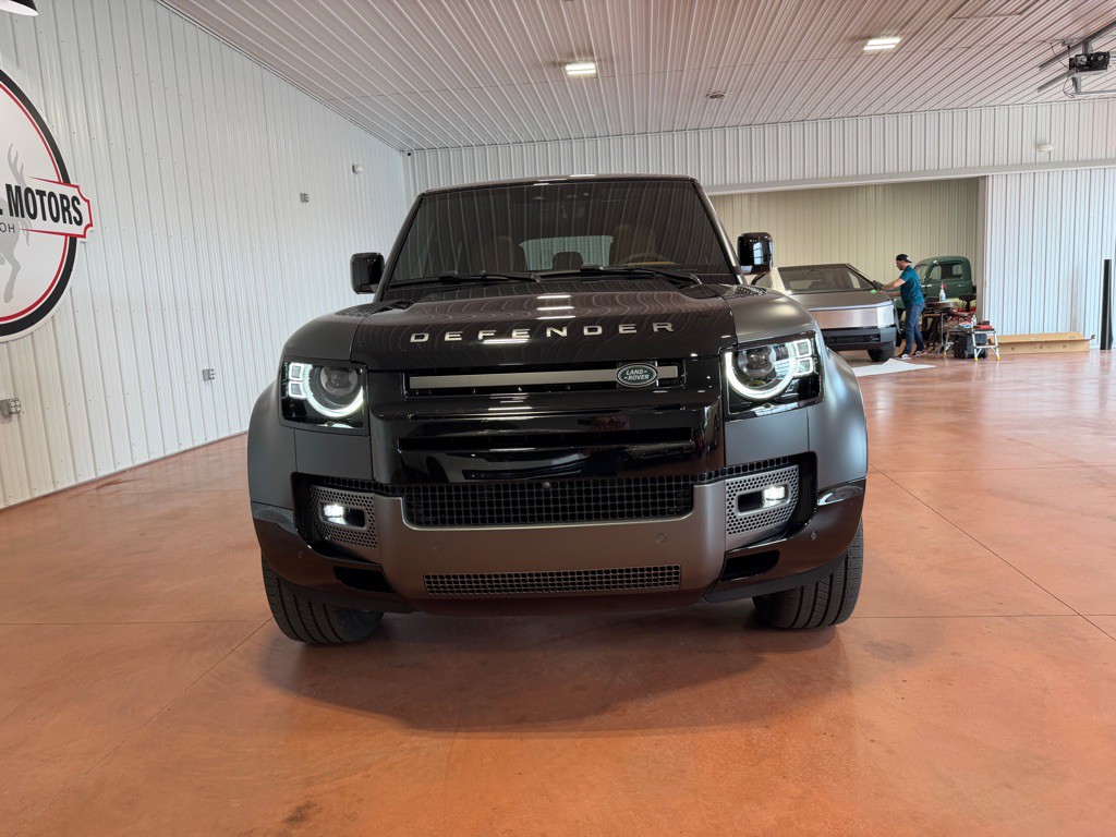 2023 Land Rover Defender Image 5