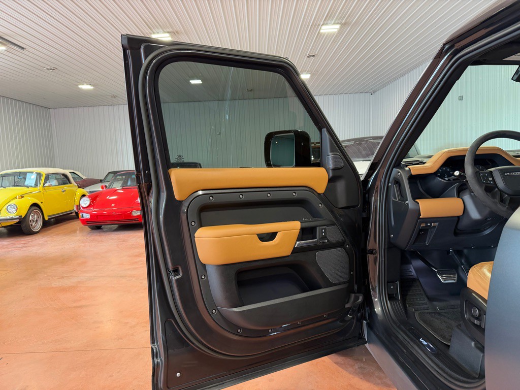 2023 Land Rover Defender Image 12