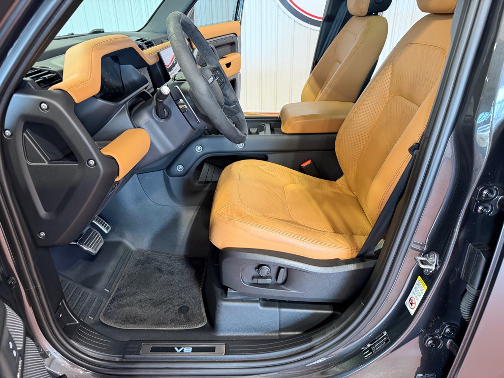 2023 Land Rover Defender Image 13