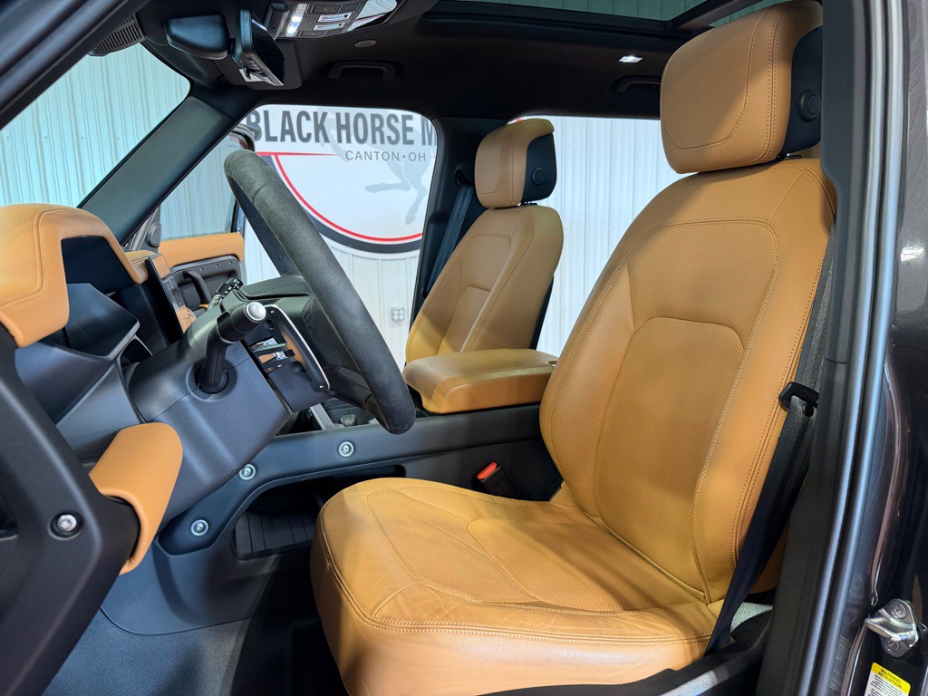 2023 Land Rover Defender Image 14