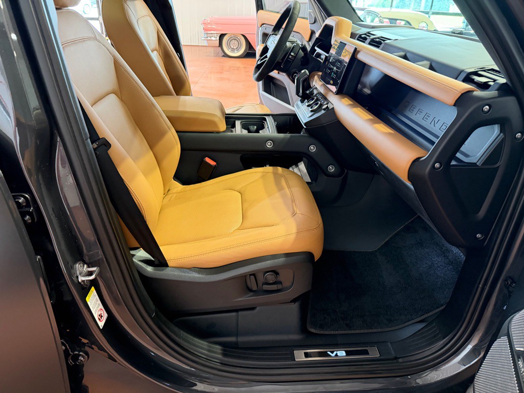 2023 Land Rover Defender Image 19