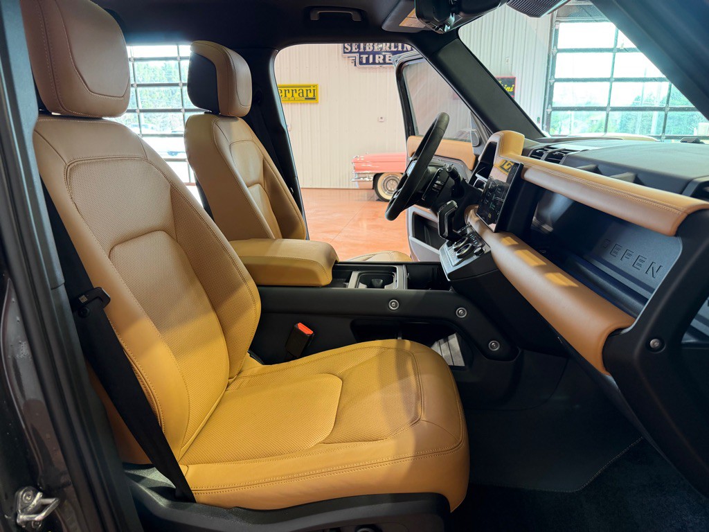 2023 Land Rover Defender Image 20