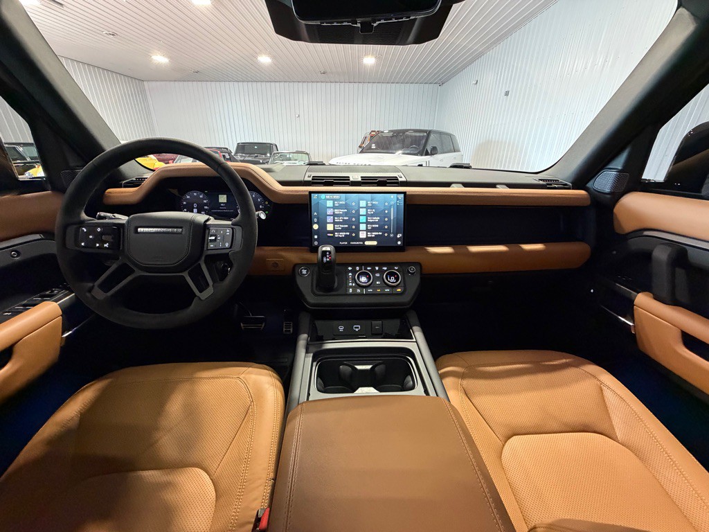 2023 Land Rover Defender Image 24