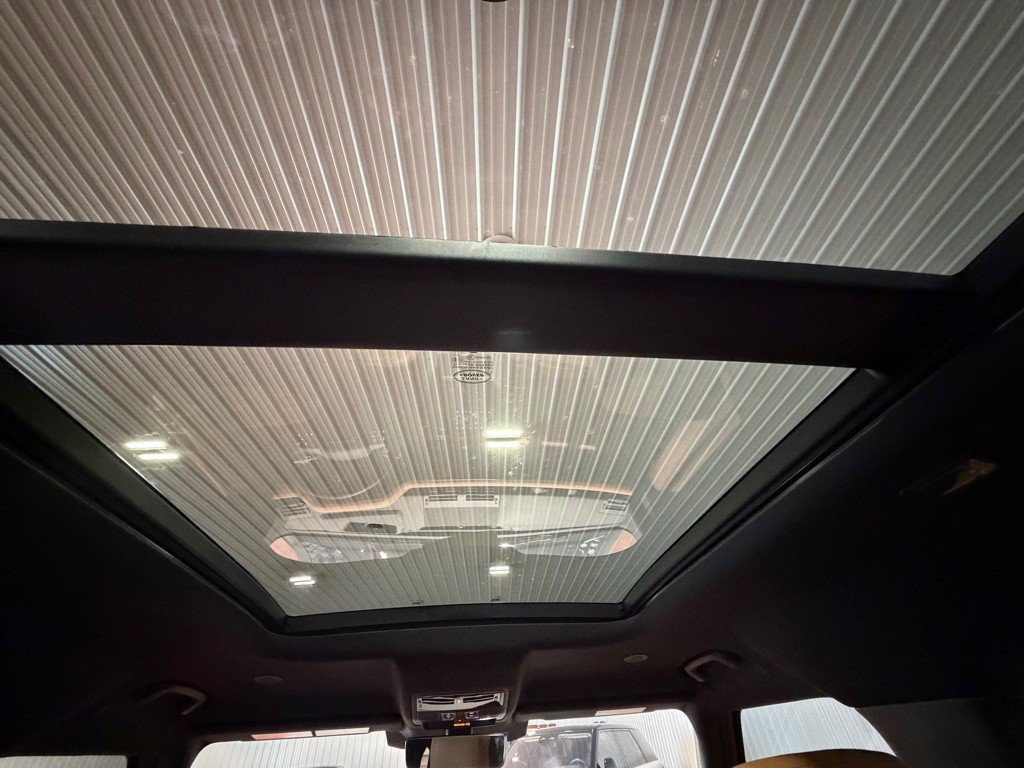 2023 Land Rover Defender Image 29