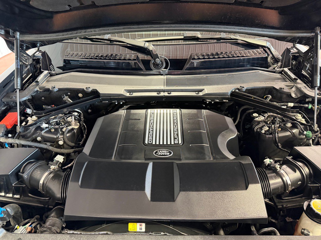 2023 Land Rover Defender Image 33