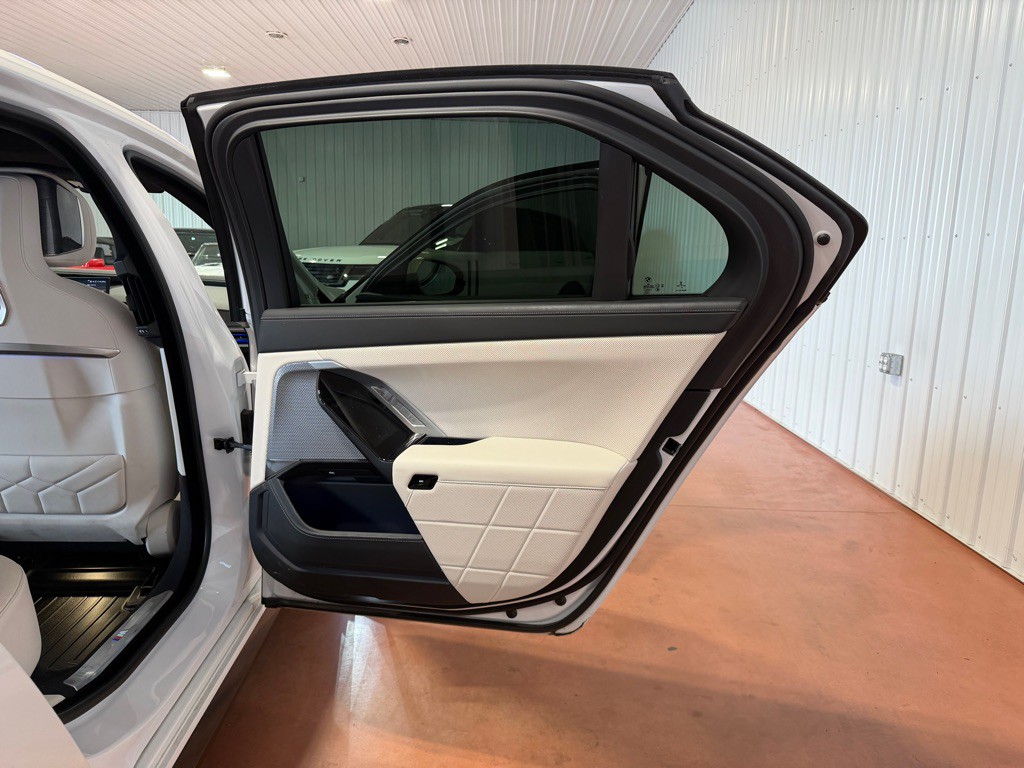 2023 BMW 7 Series Image 24