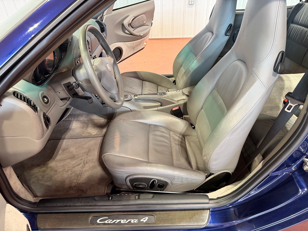 2001 Porsche 911 Image 17