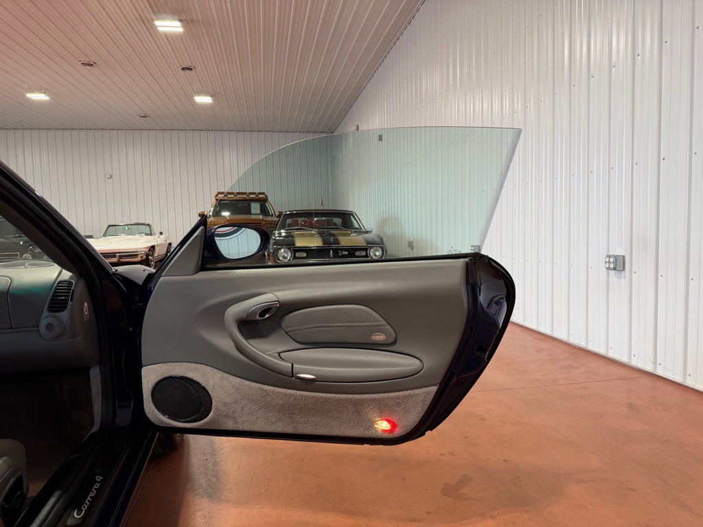 2001 Porsche 911 Image 20