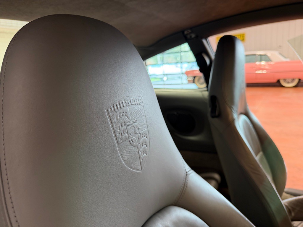 2001 Porsche 911 Image 24