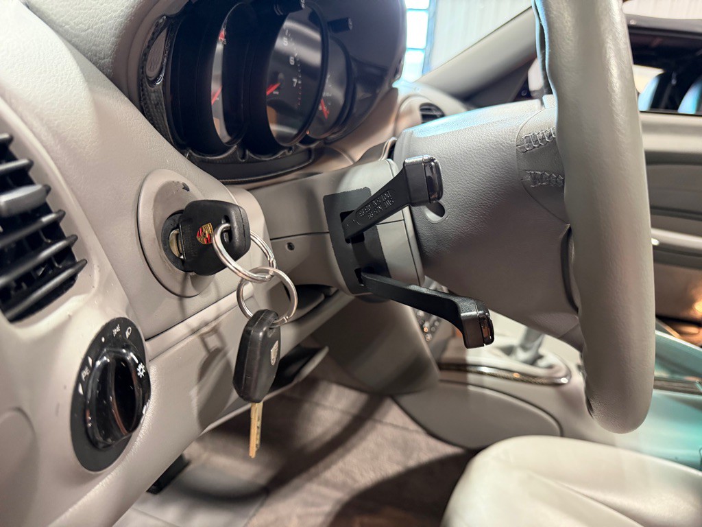 2001 Porsche 911 Image 31