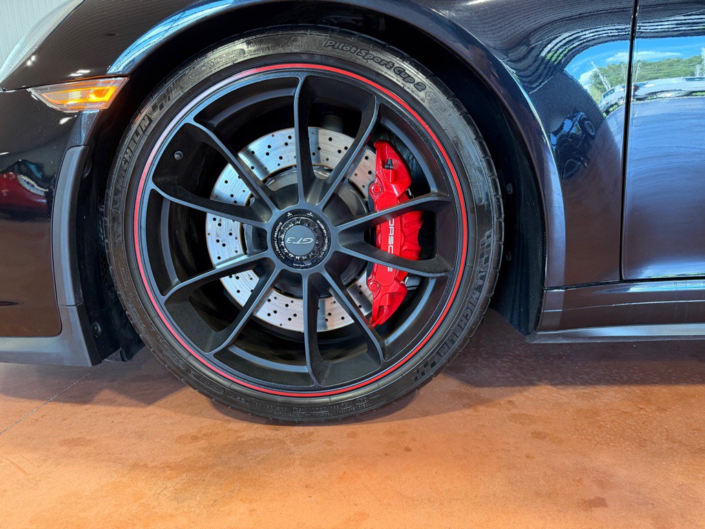 2018 Porsche 911 Image 13