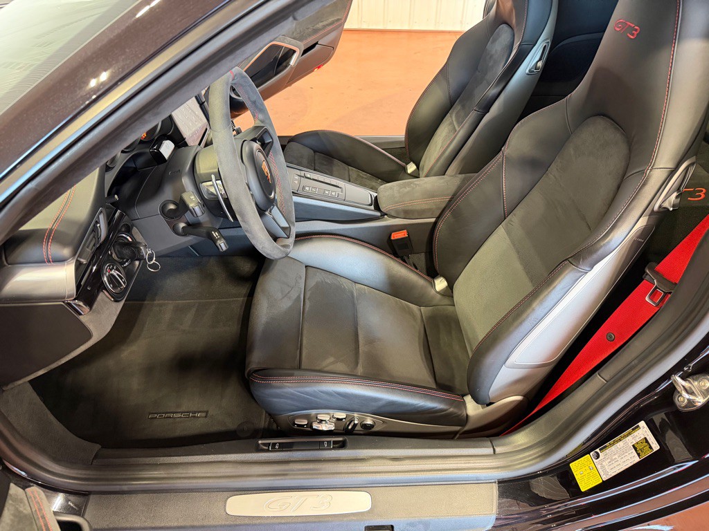 2018 Porsche 911 Image 21