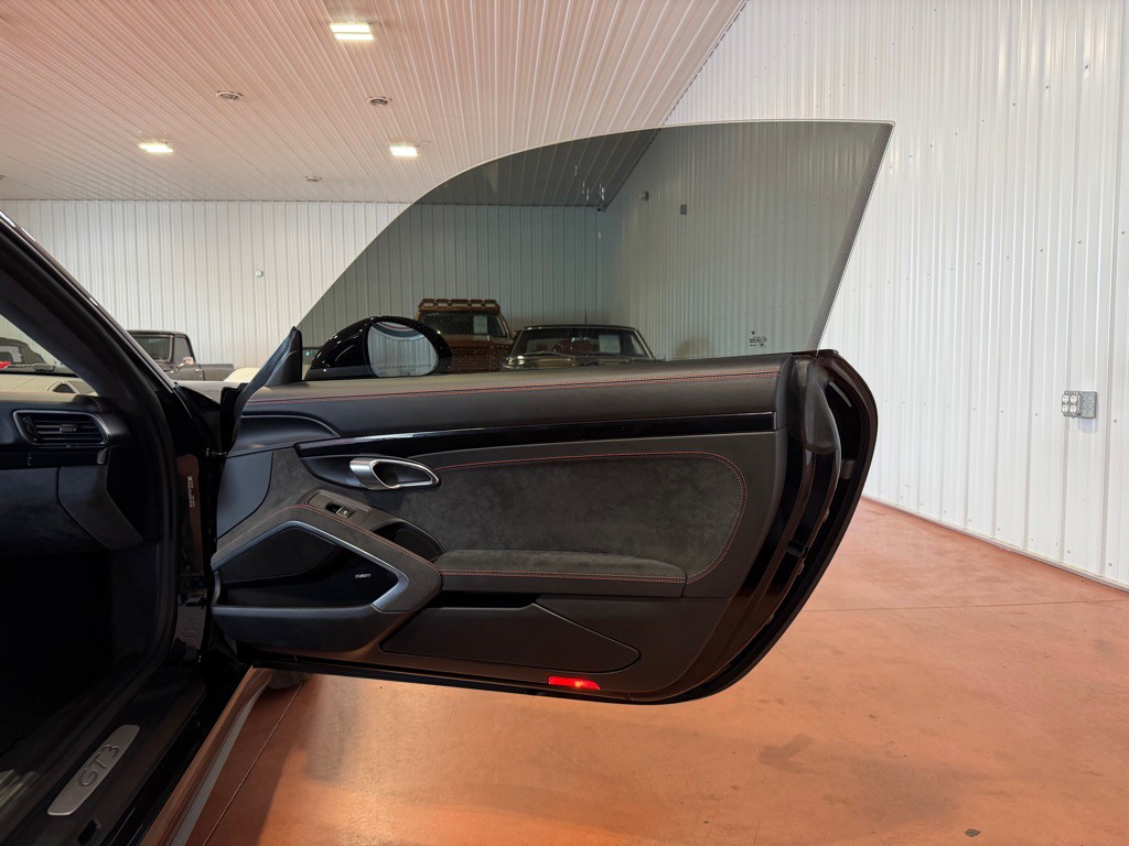 2018 Porsche 911 Image 25