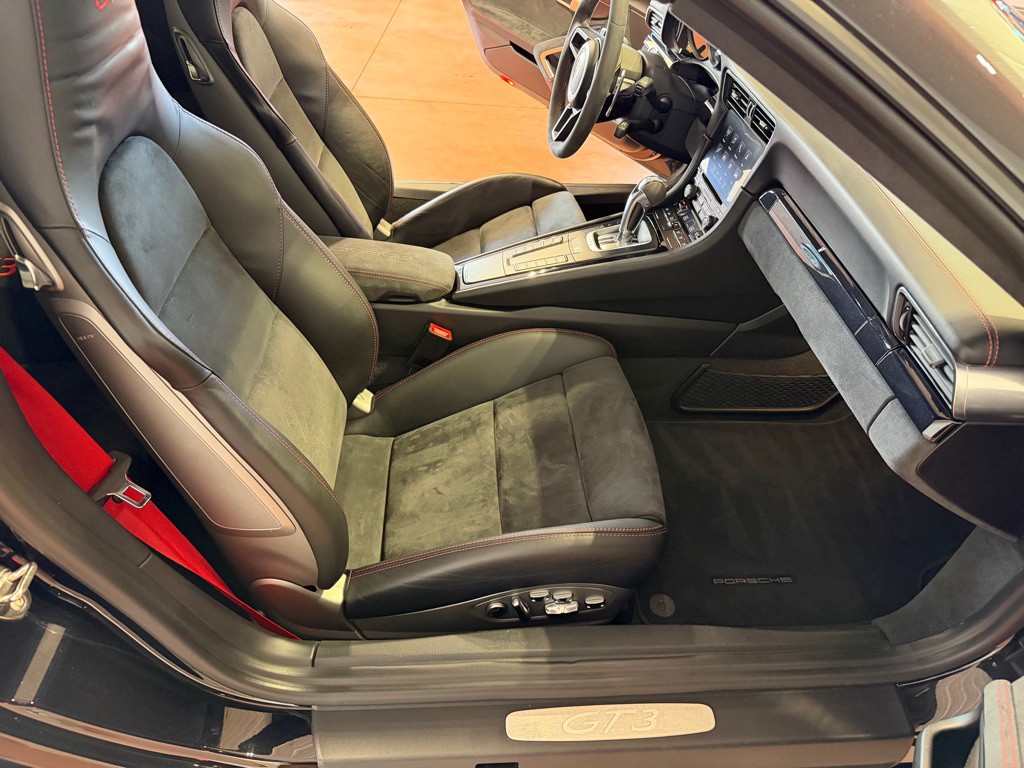 2018 Porsche 911 Image 26