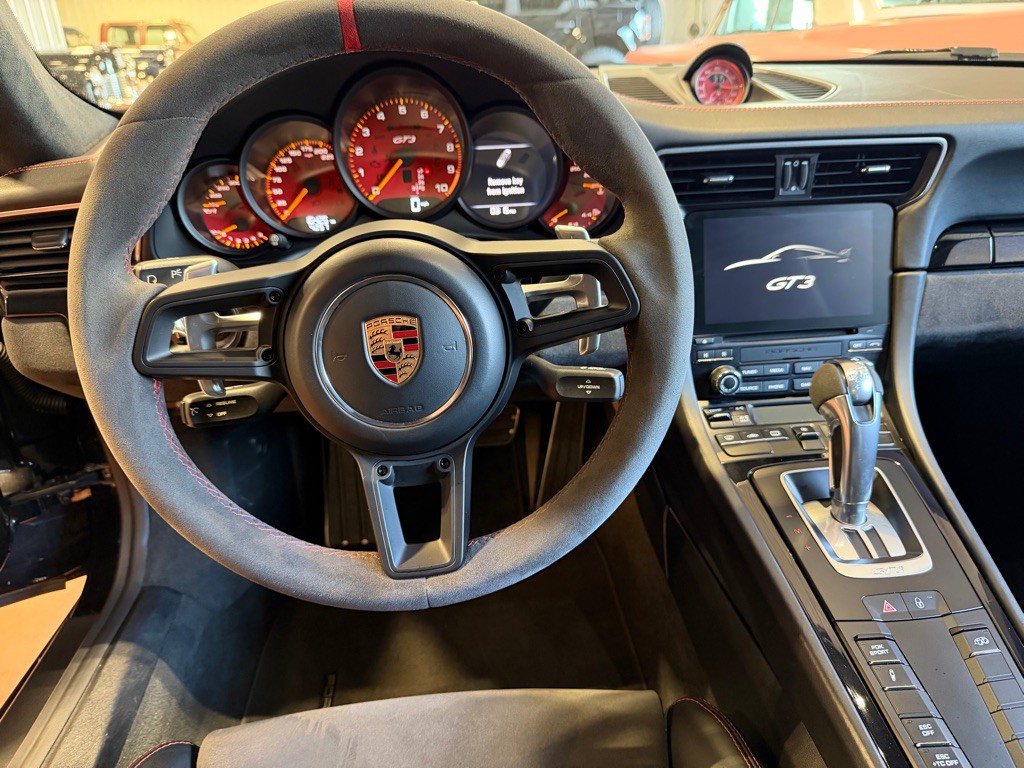 2018 Porsche 911 Image 31
