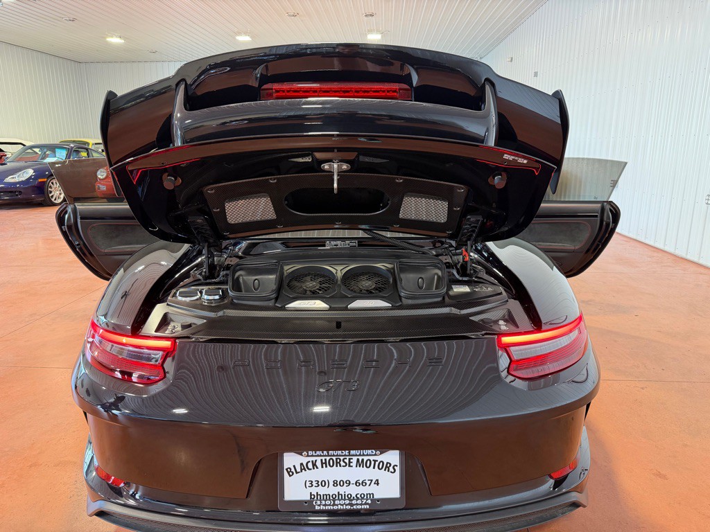2018 Porsche 911 Image 37