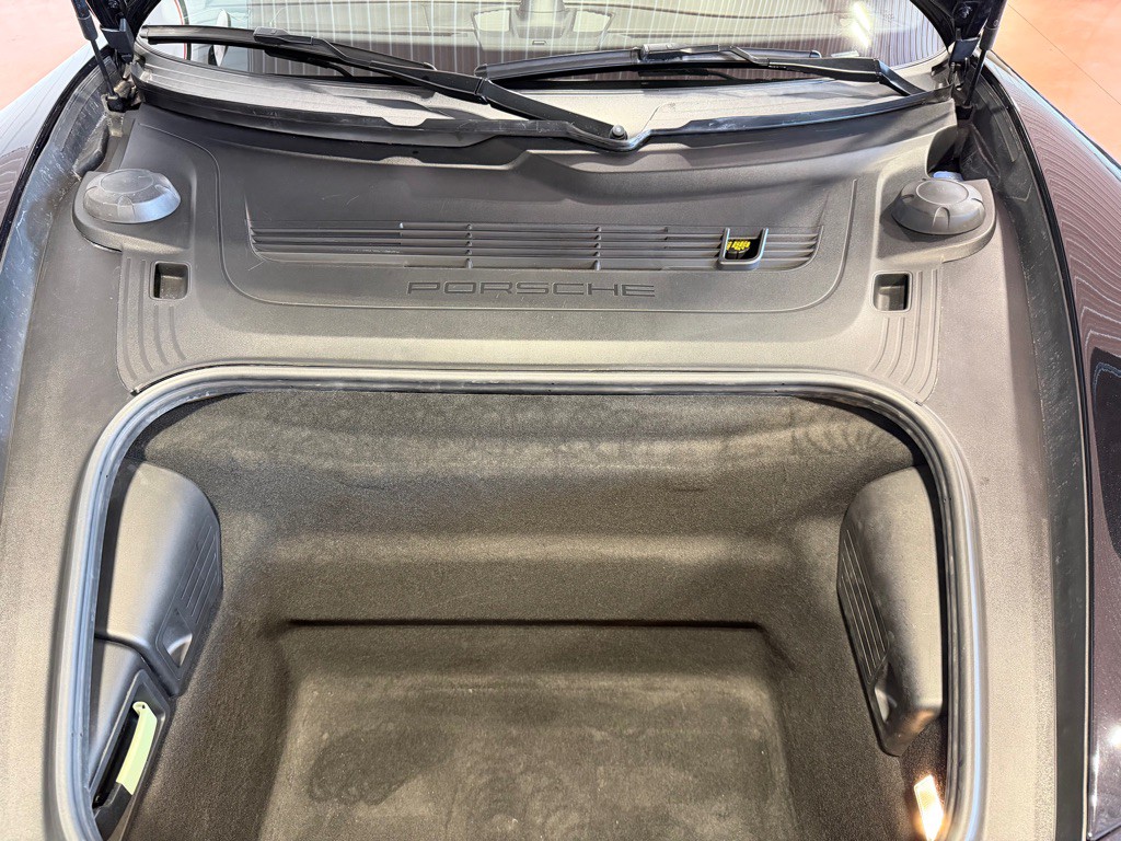 2018 Porsche 911 Image 40