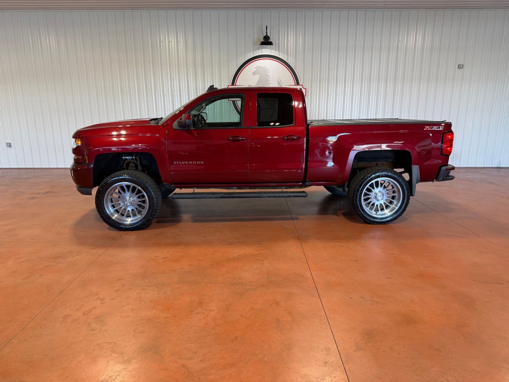 2017 Chevrolet Silverado 1500 Image 2