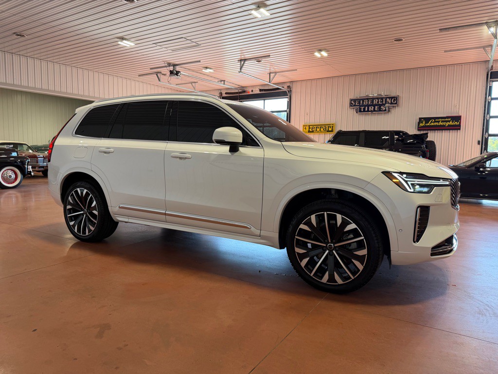 2026 Volvo XC90 Image 8