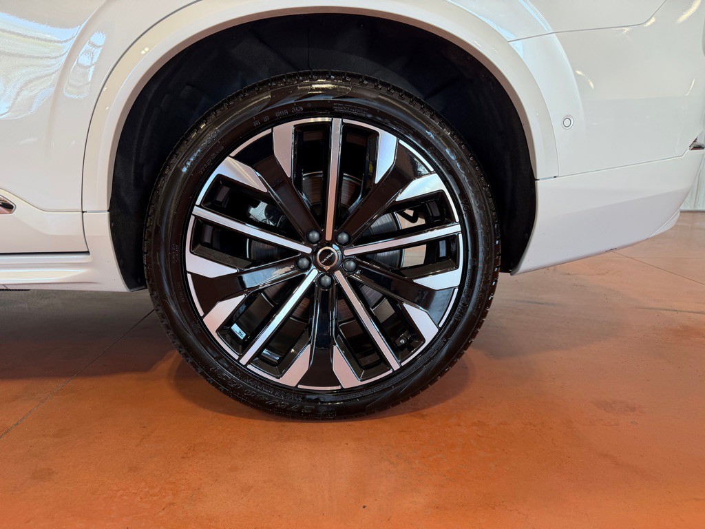 2026 Volvo XC90 Image 12