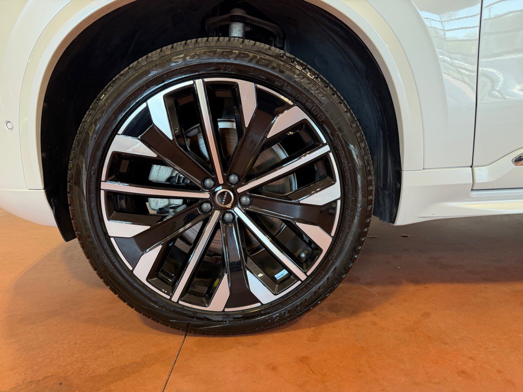 2026 Volvo XC90 Image 13