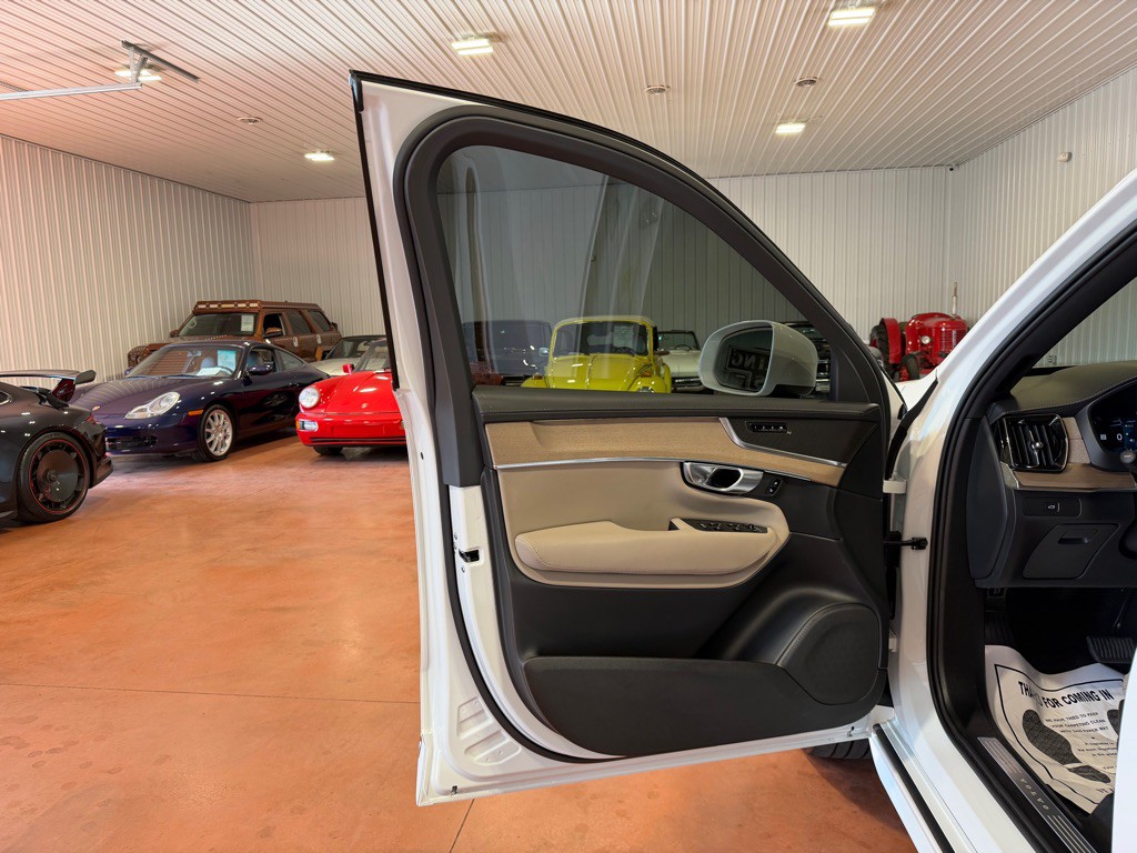 2026 Volvo XC90 Image 16