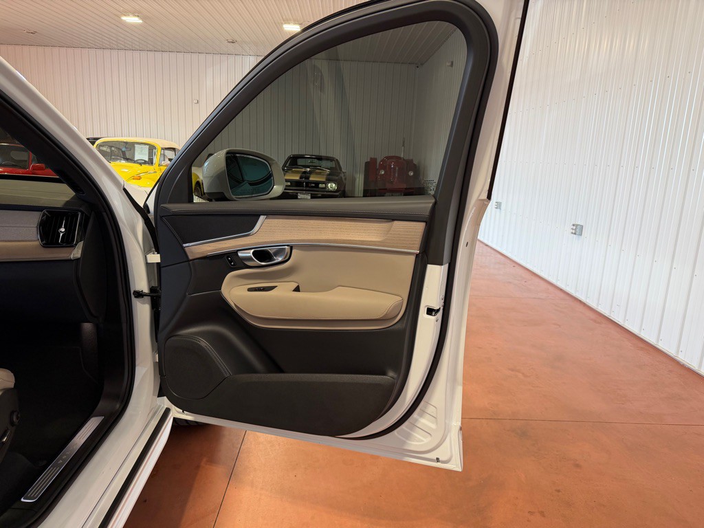 2026 Volvo XC90 Image 23
